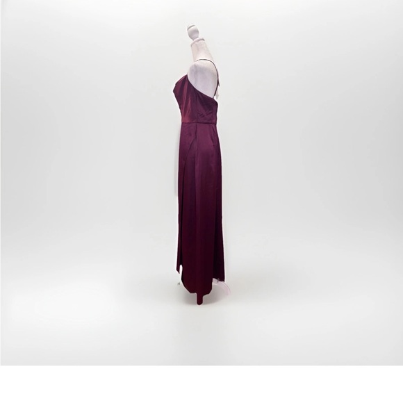 Elegant Burgundy Maxi Dress - Picture 6 of 8